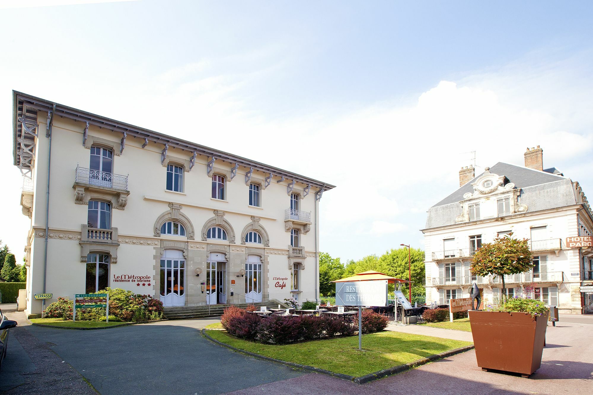 Hotels&Résidences - Les Thermes Luxeuil-les-Bains Exterior foto
